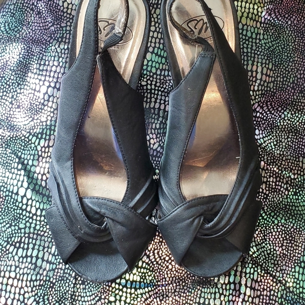 Flirty black and brown peep toe heels - Picture 3 of 11